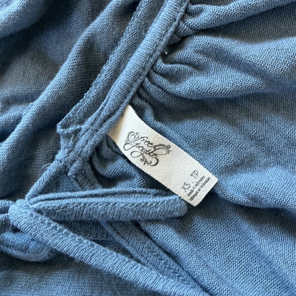 Free People Cold Shoulder Asymetrical Top Size XS Bell Sleeves Oversized - Picture 8 of 9